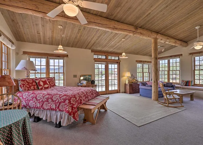 Hike & Relax: W/ Thumb Butte Views Apartment