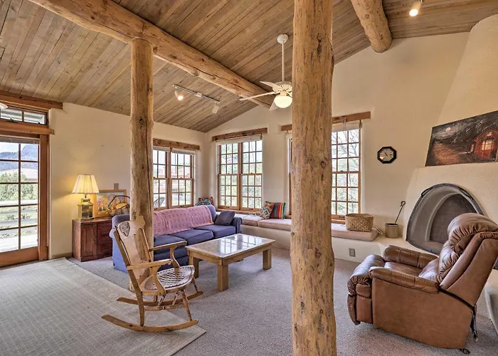 Hike & Relax: W/ Thumb Butte Views Apartment *