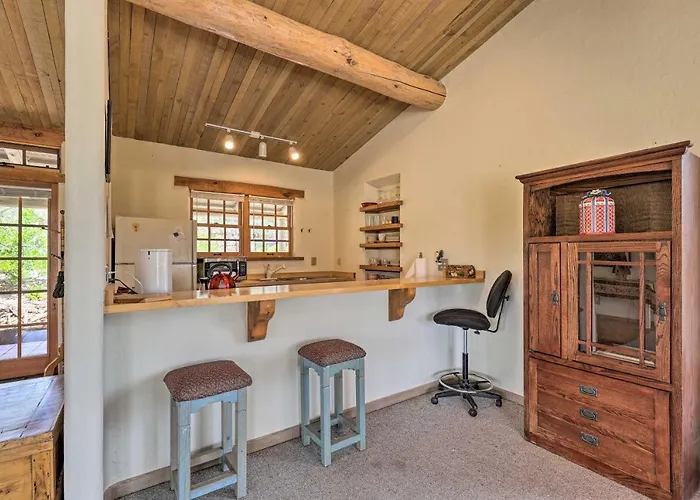 Hike & Relax: W/ Thumb Butte Views Apartment *
