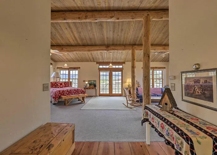 Hike & Relax: W/ Thumb Butte Views Apartment *